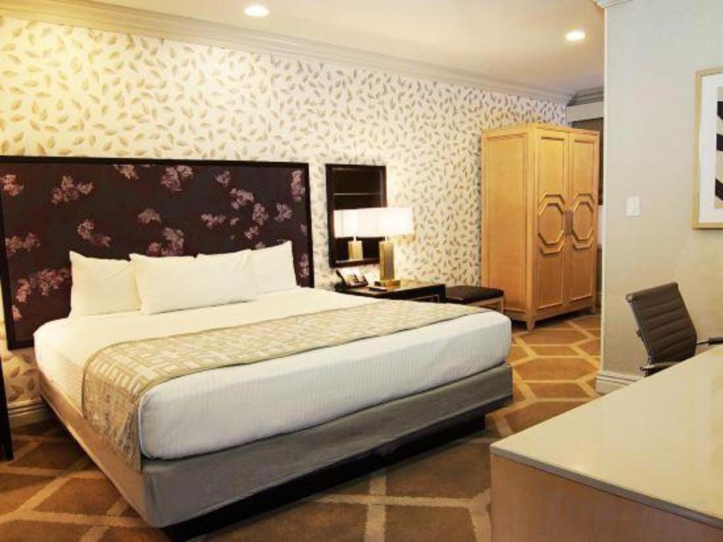 Resort Gold Coast And Casino 3*